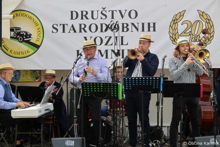 V Kamniku so bila na ogled starodobna vozila  (56)